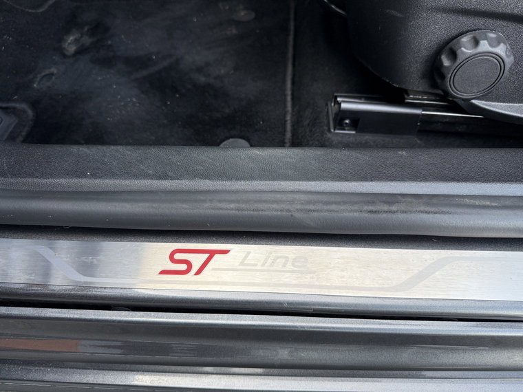 Vehicle Image 36