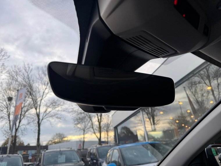 Vehicle Image 38