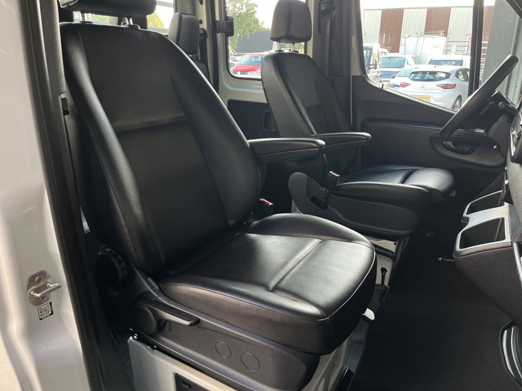 Vehicle Image 38