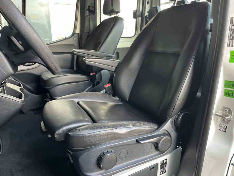 Vehicle Image 40
