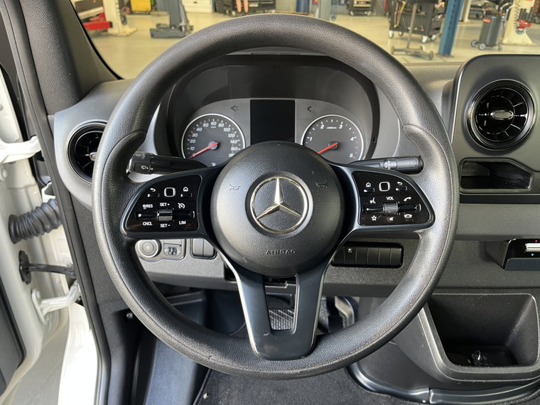 Vehicle Image 42