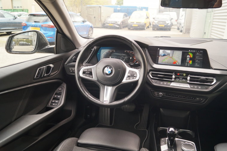 Vehicle Image 11