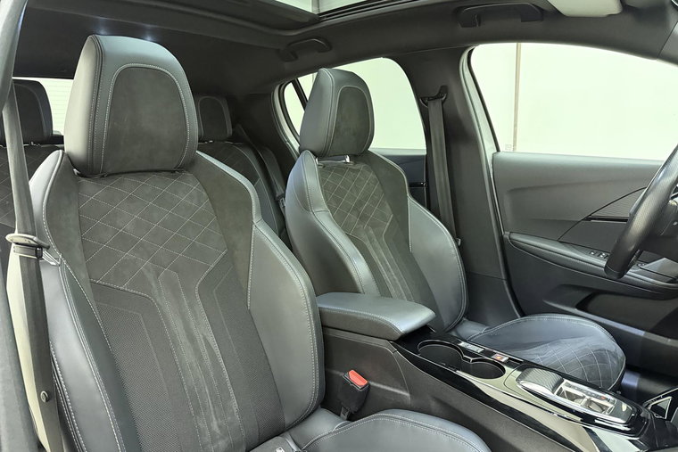Vehicle Image 13
