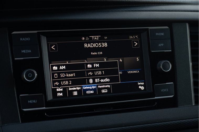 Vehicle Image 25