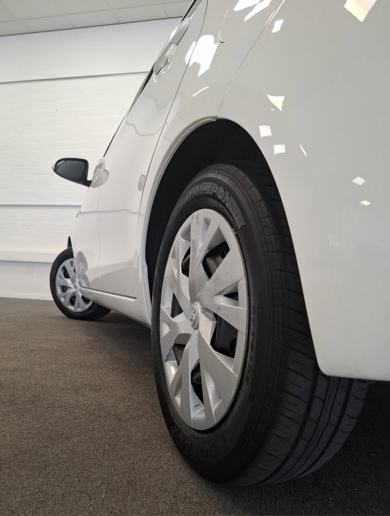 Vehicle Image 25