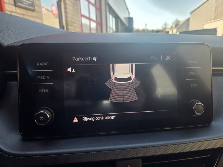Vehicle Image 25