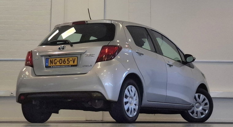 Vehicle Image 6