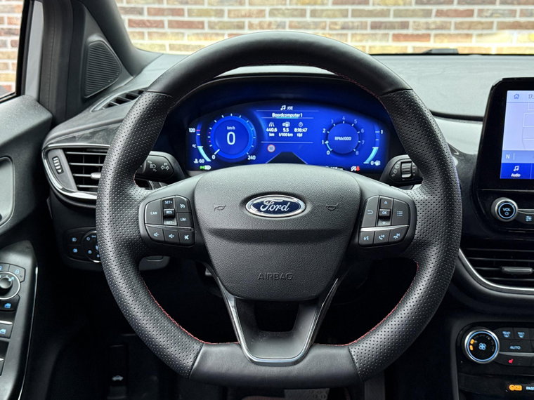 Vehicle Image 12