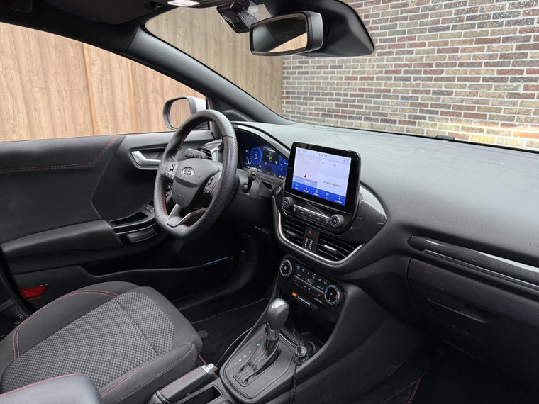 Vehicle Image 16