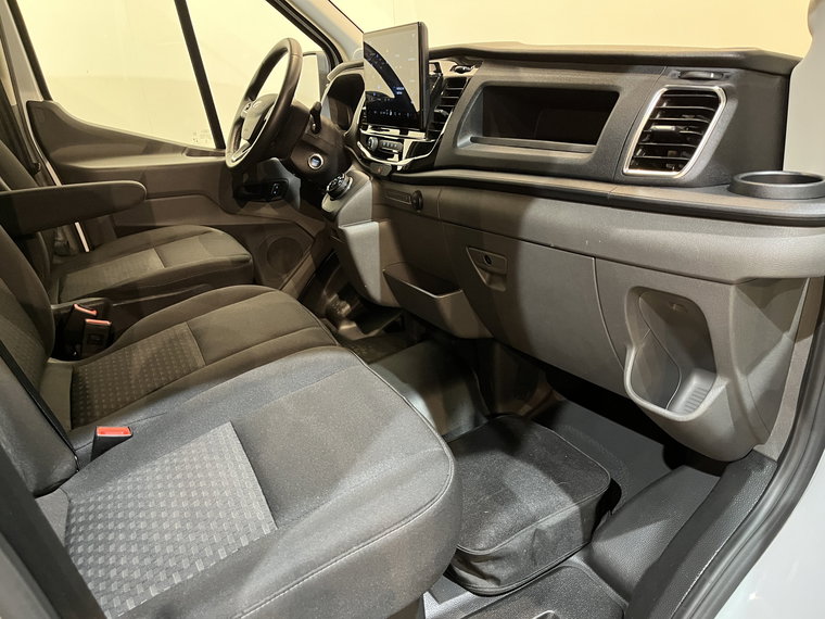 Vehicle Image 25