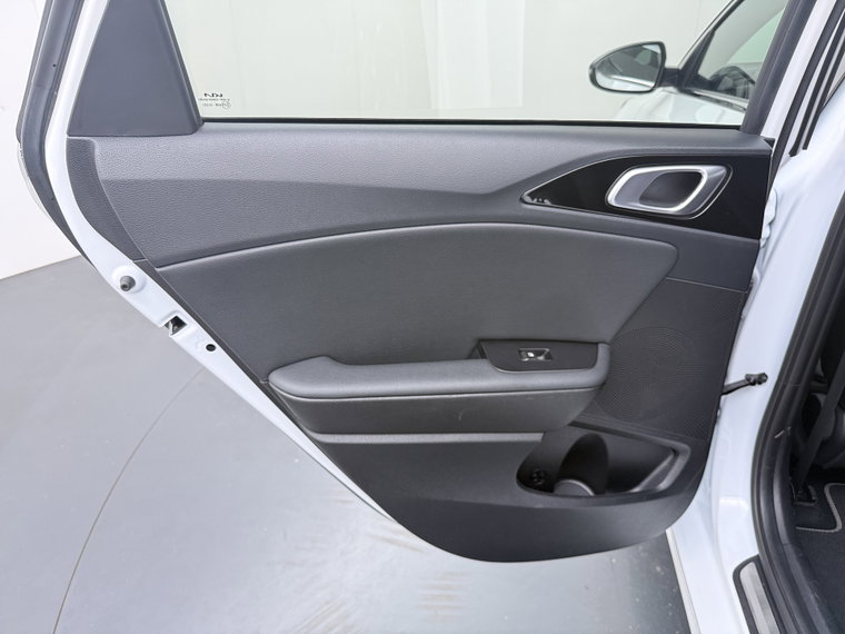 Vehicle Image 36