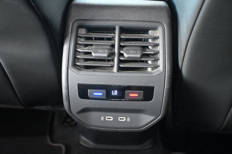 Vehicle Image 27