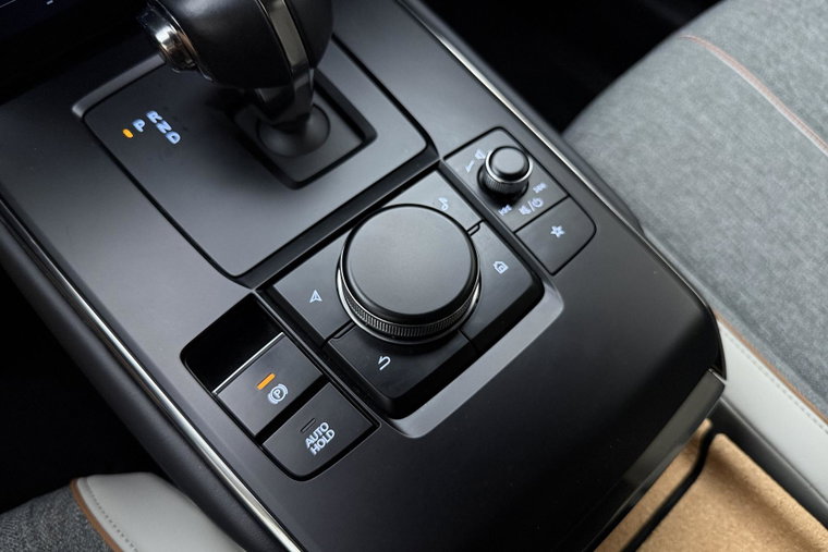 Vehicle Image 25
