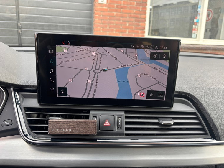 Vehicle Image 28