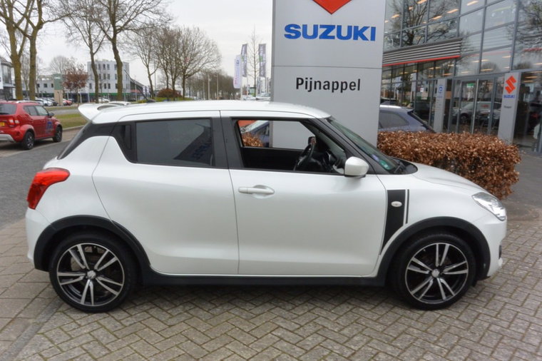 Vehicle Image 8