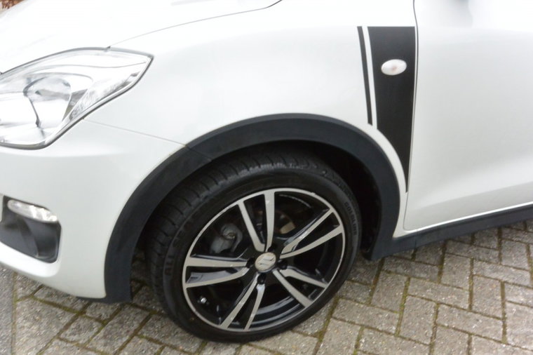 Vehicle Image 10