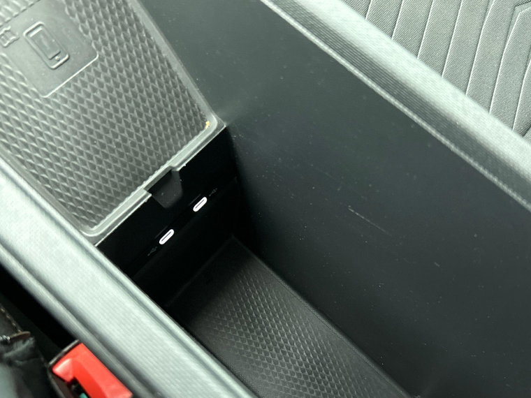 Vehicle Image 25