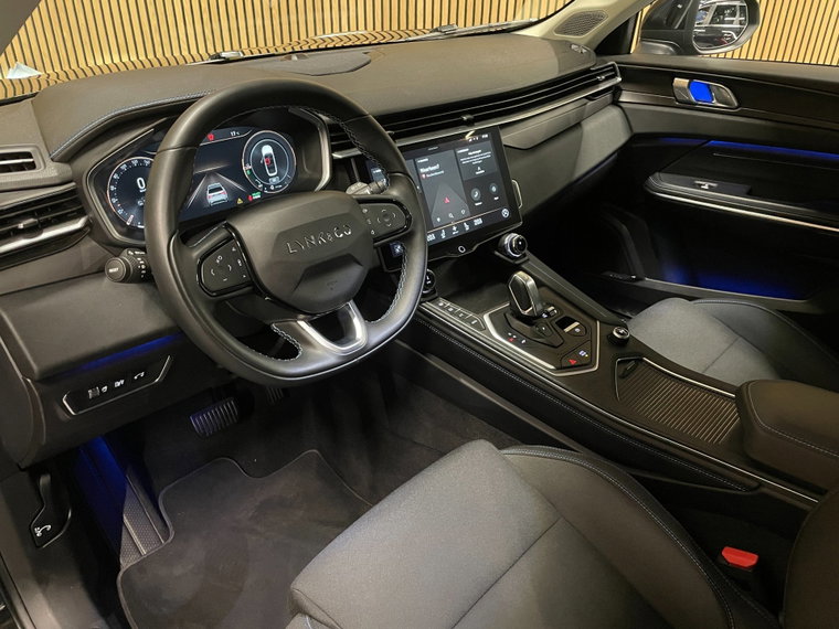 Vehicle Image 32