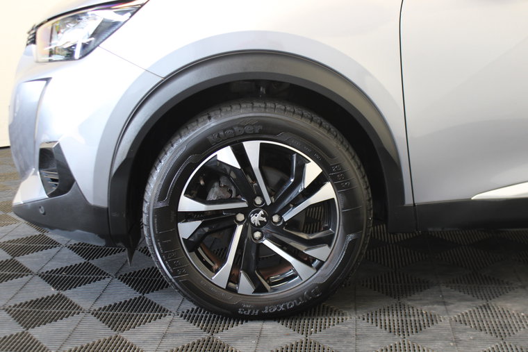 Vehicle Image 12