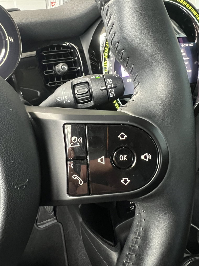 Vehicle Image 27
