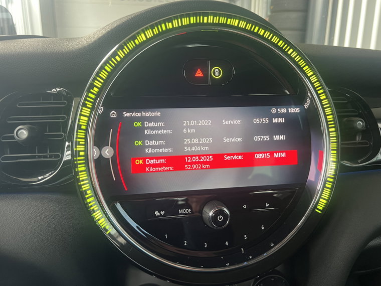 Vehicle Image 32