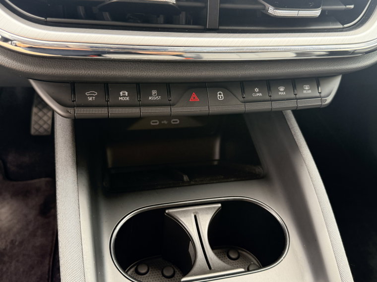 Vehicle Image 29
