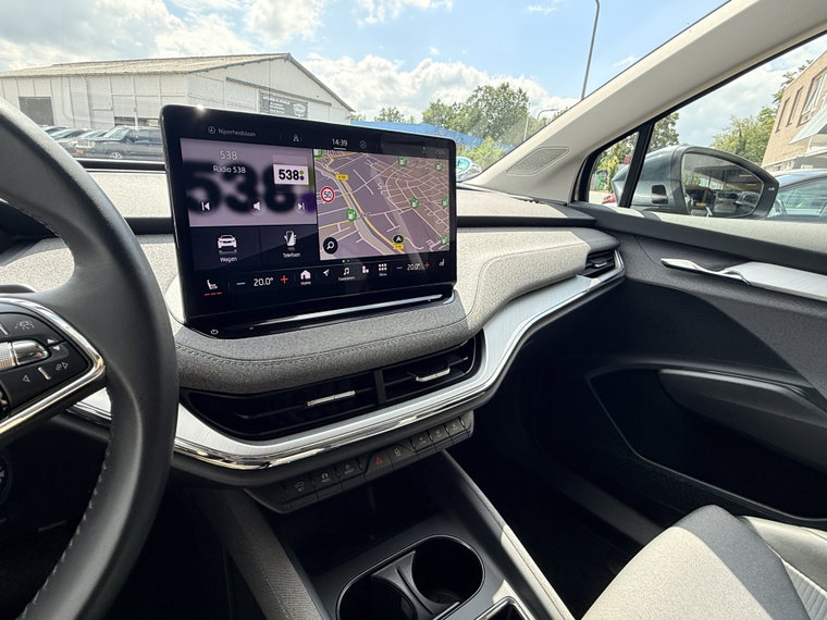 Vehicle Image 32