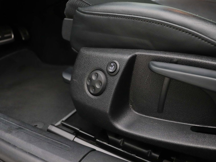 Vehicle Image 28