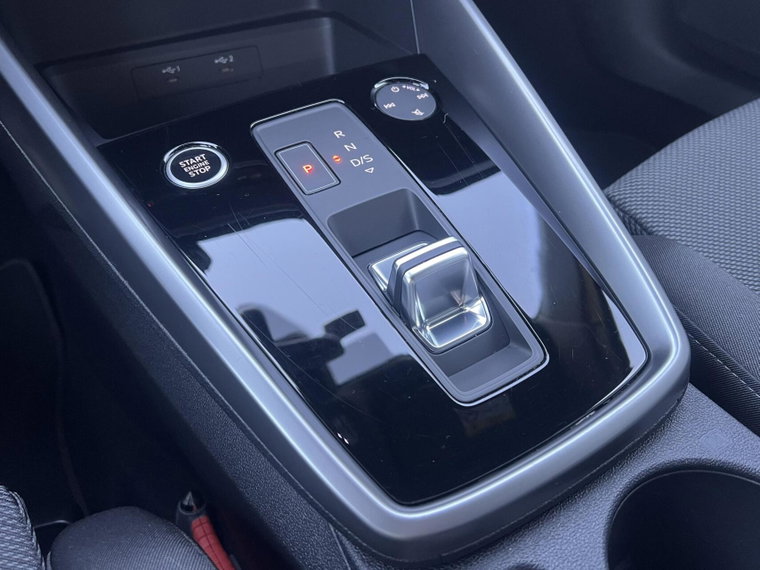 Vehicle Image 32
