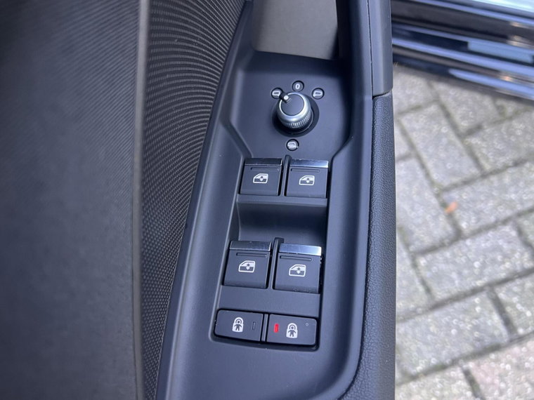 Vehicle Image 42