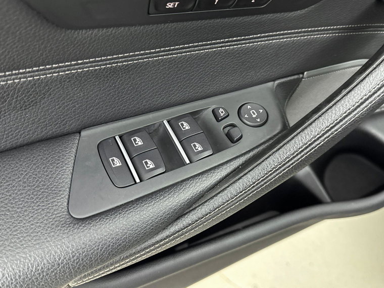 Vehicle Image 27