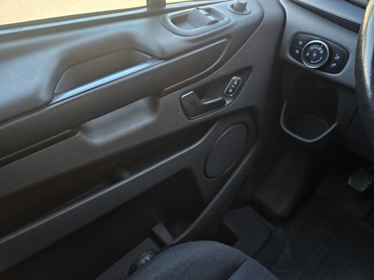 Vehicle Image 25