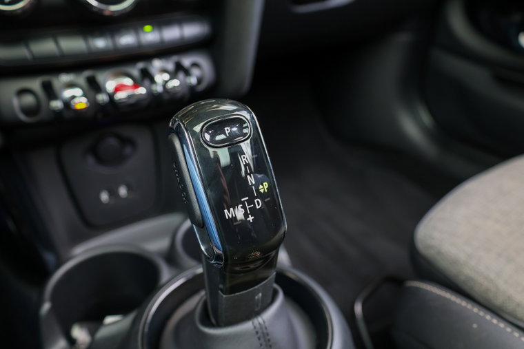 Vehicle Image 25
