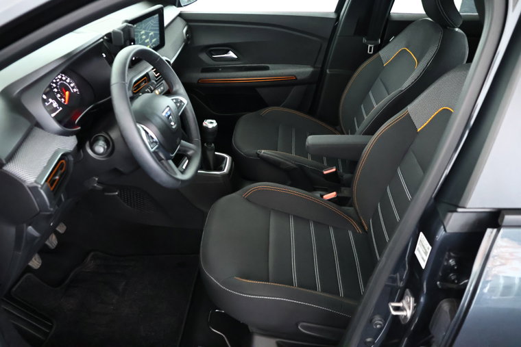 Vehicle Image 6