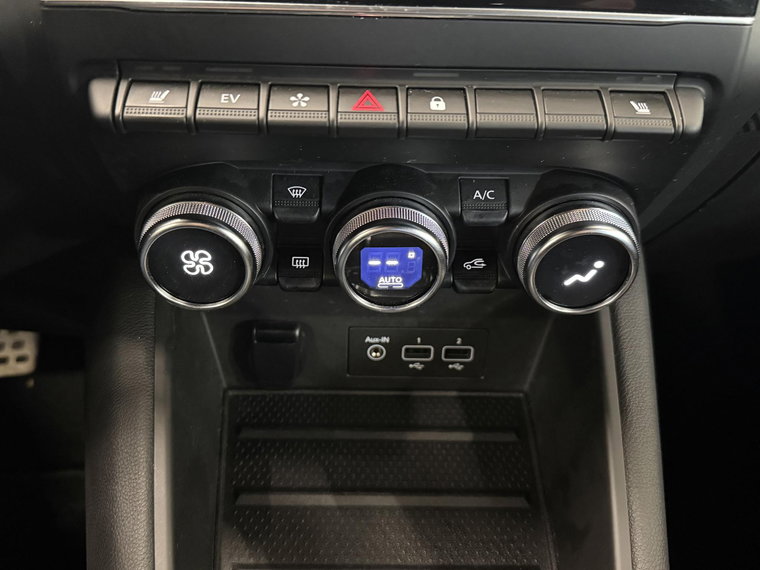 Vehicle Image 25
