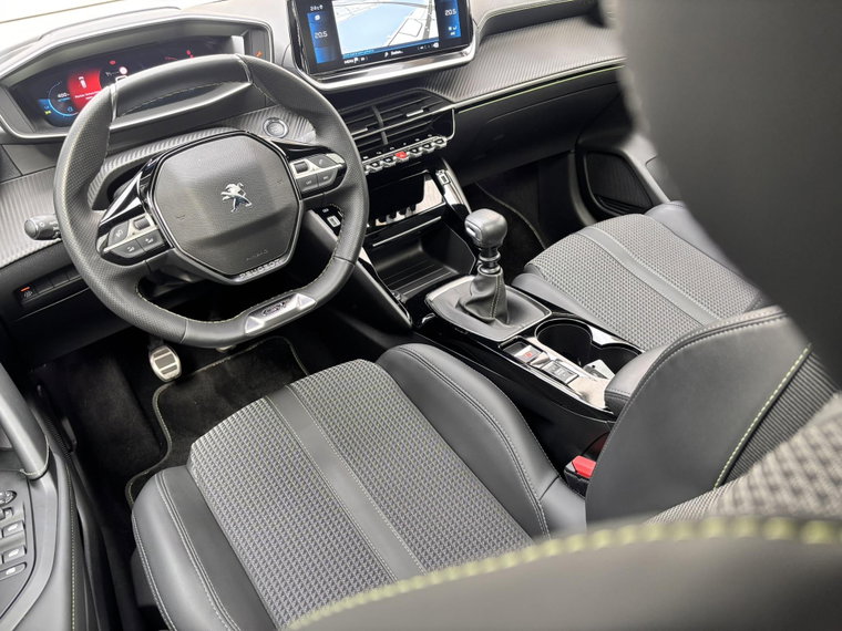 Vehicle Image 16
