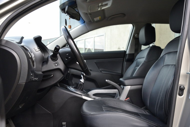 Vehicle Image 8