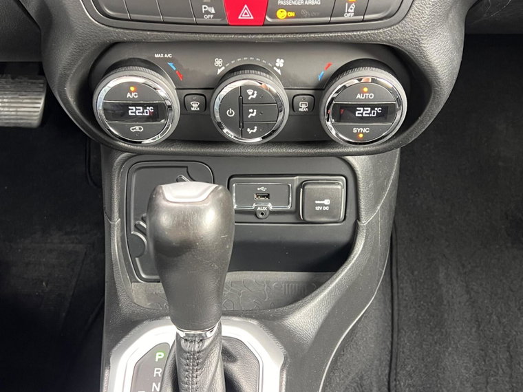 Vehicle Image 32