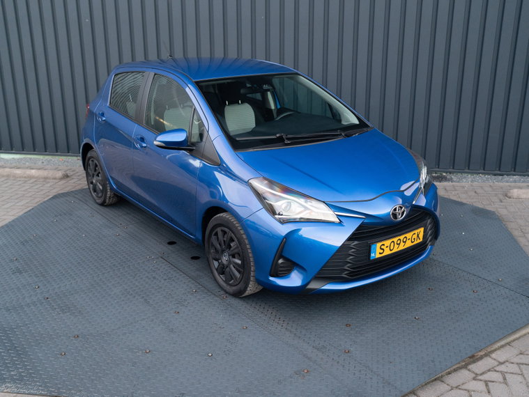 Vehicle Image 32