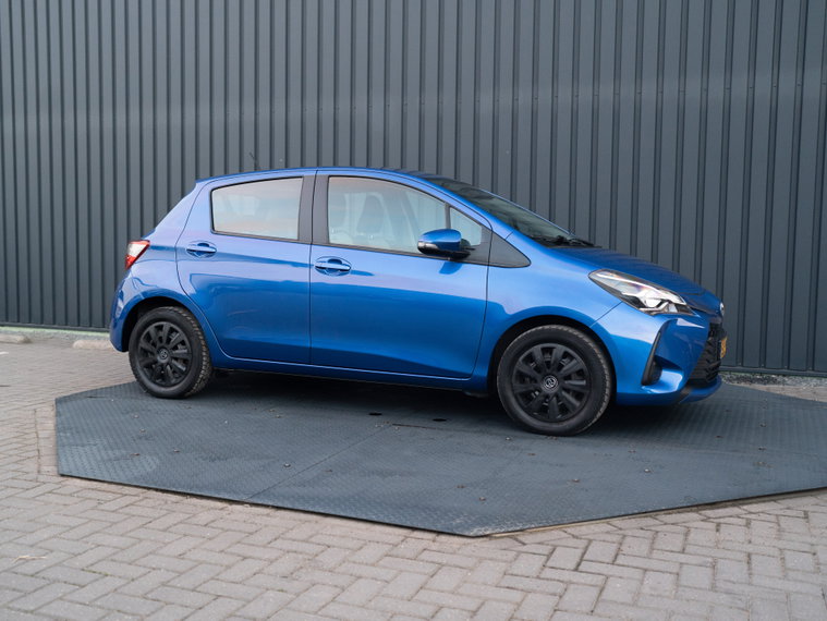 Vehicle Image 40