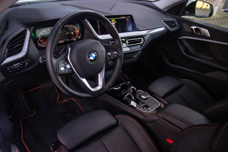 Vehicle Image 13