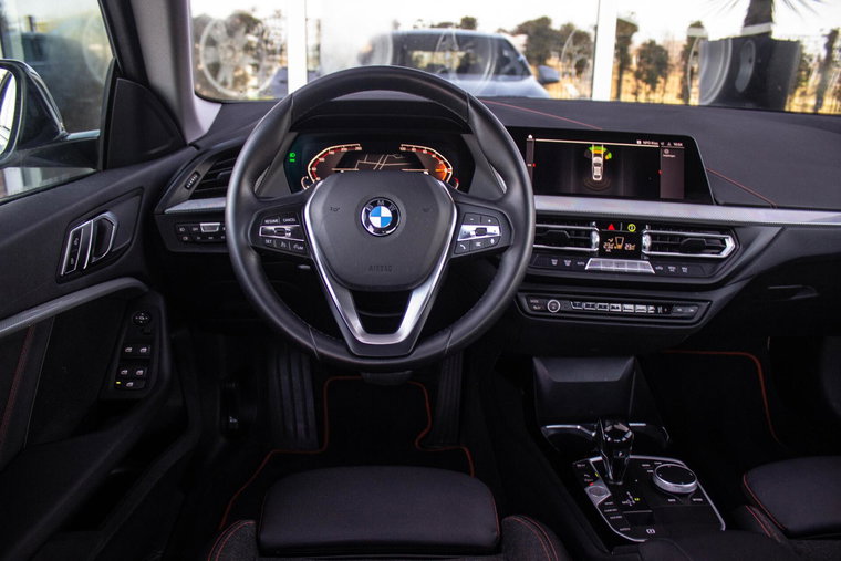 Vehicle Image 11