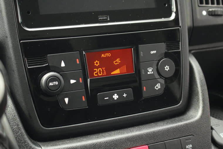 Vehicle Image 26