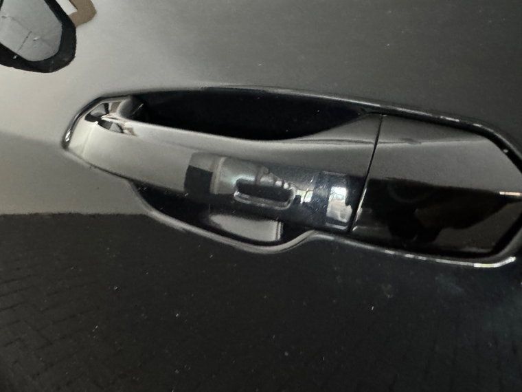 Vehicle Image 32