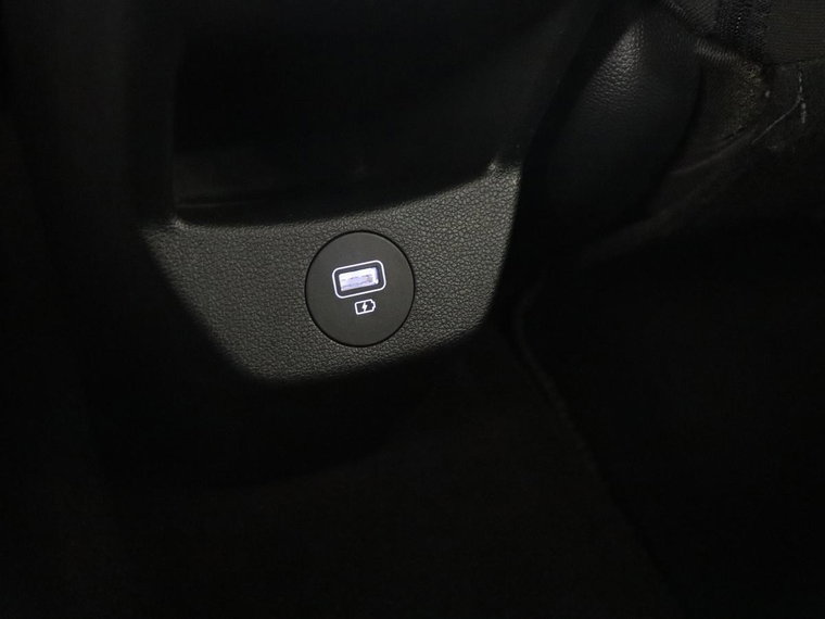 Vehicle Image 28