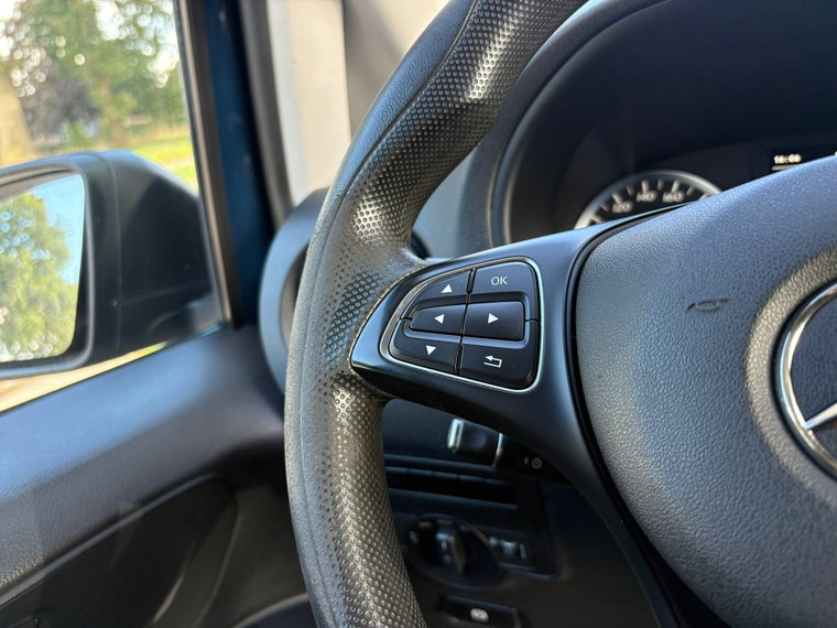 Vehicle Image 28