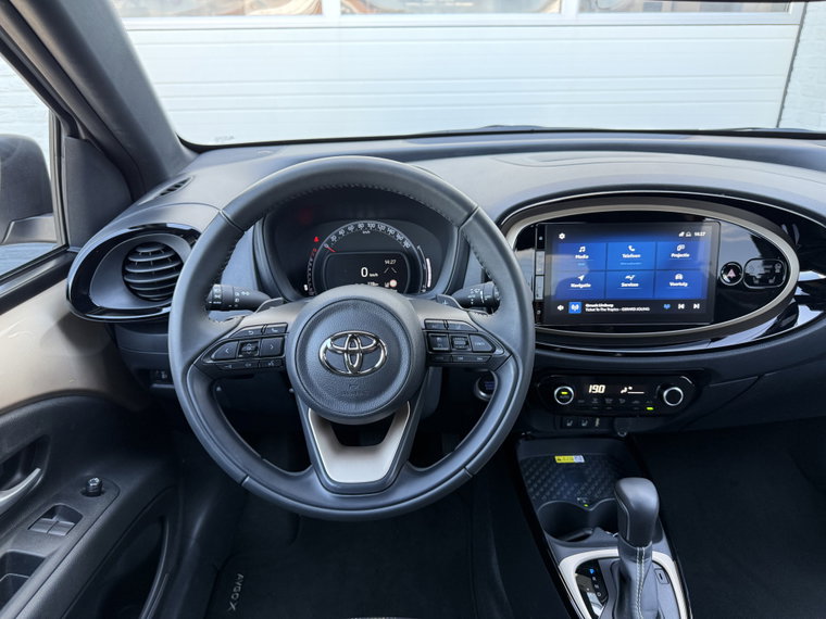 Vehicle Image 12