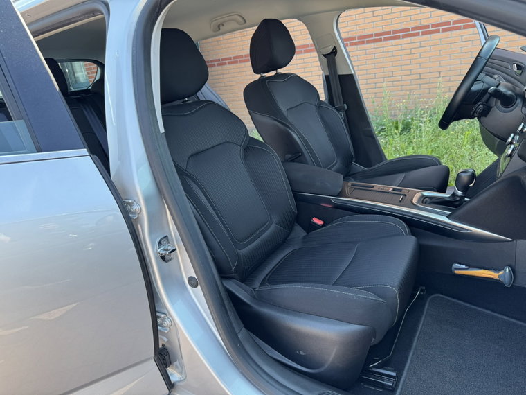 Vehicle Image 32