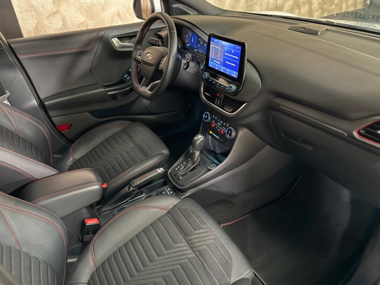 Vehicle Image 12