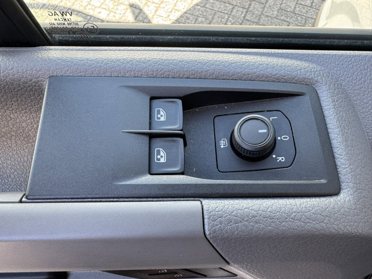 Vehicle Image 28
